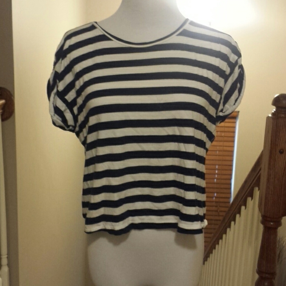 Cropped stripped shirt